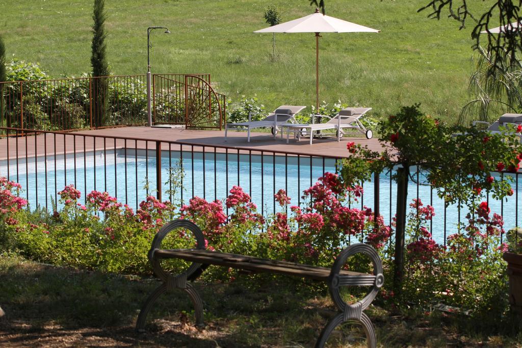 Domaine Le Castelet Bed & Breakfast กัสทร์ ภายนอก รูปภาพ