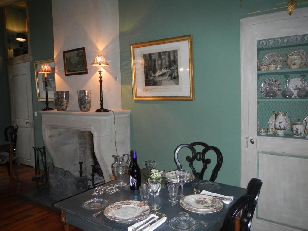 Domaine Le Castelet Bed & Breakfast กัสทร์ ภายนอก รูปภาพ