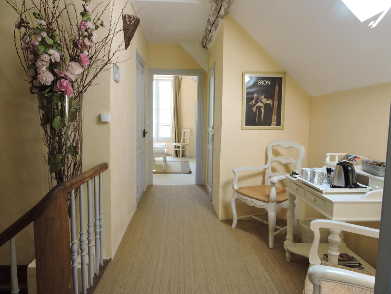 Domaine Le Castelet Bed & Breakfast กัสทร์ ภายนอก รูปภาพ