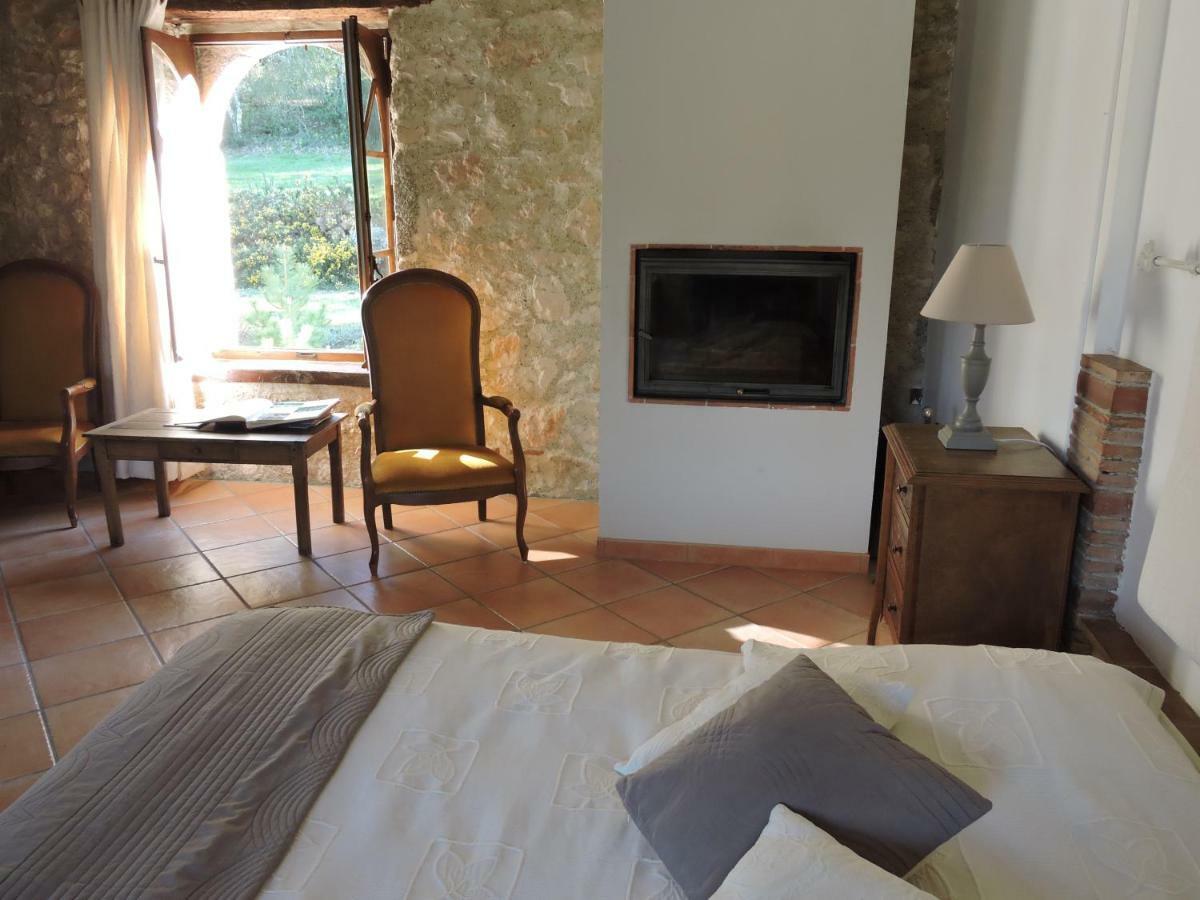Domaine Le Castelet Bed & Breakfast กัสทร์ ภายนอก รูปภาพ